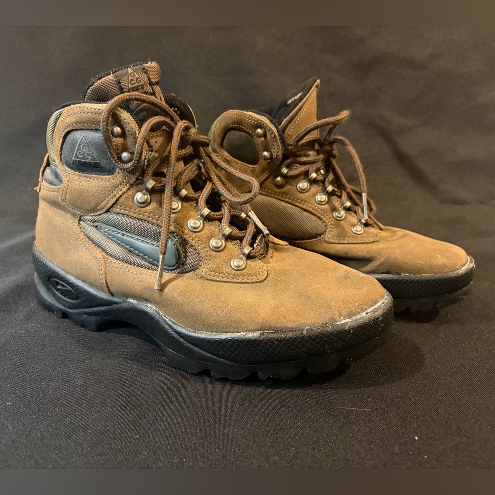 Need Repair*90s Nike Air ACG Trail Boots